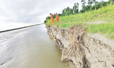 ধরলার বুক চিরে আছড়ে পড়ছে কান্না