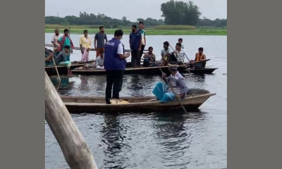 ধলেশ্বরী নদী থেকে জেলের লাশ উদ্ধার করেছে পুলিশ।  ছবি- রূপালী বাংলাদেশ