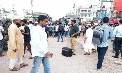 আ.লীগ নেতার বাস বন্ধের দাবিতে জুলাই যোদ্ধাদের অবস্থান, সড়ক অবরোধ শ্রমিকদের
