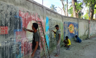 গ্রাফিতি মুছে সমালোচনায় ডিসি