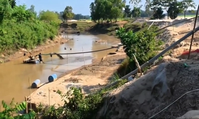 বরাক নদী থেকে থেকে অবৈধভাবে বালি উত্তোলনের ফলে আন্তর্জাতিক সীমারেখা ও সীমান্ত পিলারগুলো মারাত্মকভাবে ক্ষতিগ্রস্ত হচ্ছে।  ছবি- রূপালী বাংলাদেশ