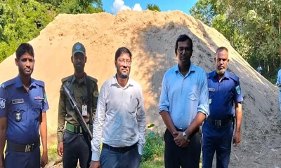 প্রশাসনের অভিযানে নতুন দুটি অবৈধ বালু উত্তোলনের পয়েন্ট জব্দ করা হয়েছে। ছবি- রূপালী বাংলাদেশ