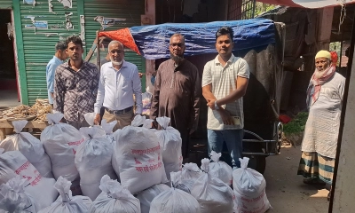 দুই শতাধিক পরিবারের মাঝে ইফতার ও ঈদ উপহার বিতরণ