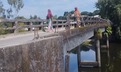 গার্ডার ফেটে ঝুঁকিতে সেতু