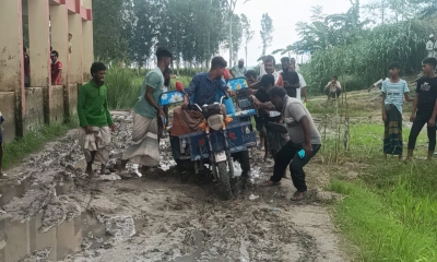৫৪ বছরেও সংস্কার হয়নি  ৩ কিলোমিটার সড়ক