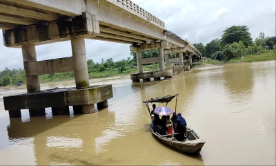 সেতু নয়, নৌকাই একমাত্র ভরসা