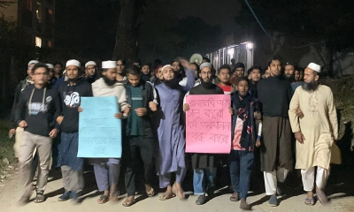 বাউল আবুল সরকারের সর্বোচ্চ শাস্তির দাবিতে জাবিতে বিক্ষোভ 