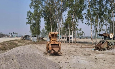 ৩ মাস ধরে বন্ধ পাথর আমদানি, বেকার ৮ হাজার শ্রমিক