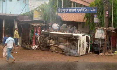 সীতাকুণ্ডে মাইক্রোবাসে সিলিন্ডার বিস্ফোরণ, আহত ৪