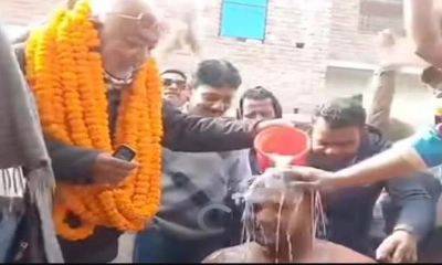 দুধ দিয়ে গোসল করে বিএনপিতে যোগ দিলেন আ.লীগ কর্মী