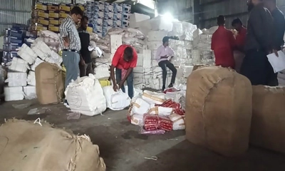 বেনাপোল বন্দরে ‘নিখোঁজ’ ১৯ প্যাকেজ ভারতীয় পণ্য উদ্ধার