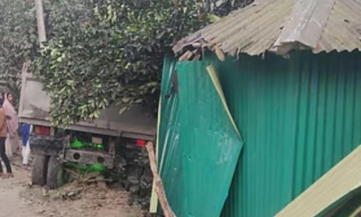 ঘরে ঢুকল মাটিবোঝাই ট্রাক, ঘুমন্ত বৃদ্ধের মৃত্যু