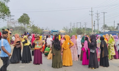 ঢাকা-ময়মনসিংহ মহাসড়ক অবরোধে লাঠিচার্জ, আহত ৫