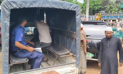 কুড়িগ্রামে তেল সংকট, পুলিশের ওপর চড়াও ২ বাইকার আটক