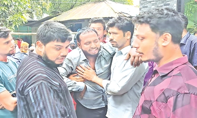 চালকের খামখেয়ালিতেই  নিভল ৭ প্রাণ