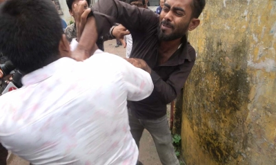নাটোরে শিশু মৃত্যুর ঘটনায় পরিবার পরিকল্পনা কর্মকর্তাকে মারধর