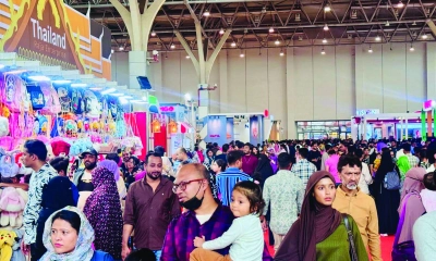 শেষ দিনে বাণিজ্য মেলায় উপচে পড়া ভিড়