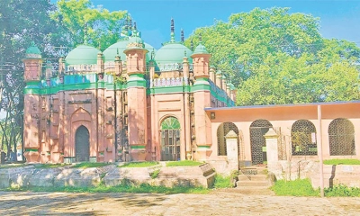 একটি বিয়ে বাড়ি ও দক্ষিণ এশিয়ার  প্রথম মহিলা নওয়াবের পদচিহ্নে