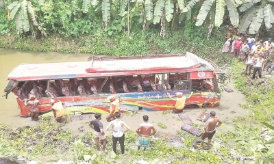 খোকসায় বাস-ট্রাক  সংঘর্ষে নিহত ৩  আহত অন্তত ৩০