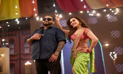 লোকে বলে আমেজে আছি