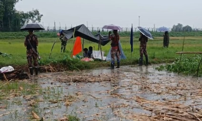 শূন্যরেখায় ৮ দিন ধরে ৫ যুবকের মানবেতর জীবন