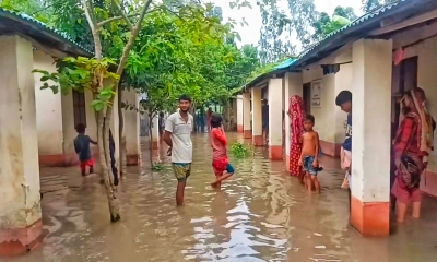 মান্দায় পানিবন্দি ২০০ পরিবার  খাদ্য ও বিশুদ্ধ পানির সংকট