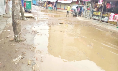 সংস্কারহীন সড়ক যেন মরণফাঁদ