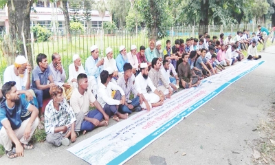 ভাঙন রোধে অবহেলার অভিযোগে পাউবো ঘেরাও