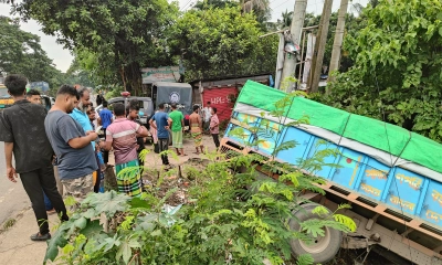 সোনারগাঁয়ে অটোরিকশায় ট্রাকের ধাক্কা, নিহত ১ আহত ৪