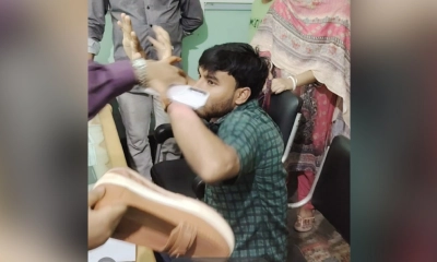 বগুড়ায় এনসিপি নেতাকে জুতাপেটা