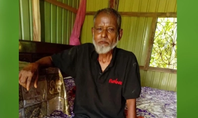 দুর্গন্ধের রহস্য খুঁজতে গিয়ে মিলল বৃদ্ধের লাশ