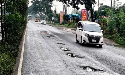 ১৪ কিলোমিটার যেন ‘মরণফাঁদ’