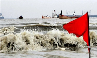 ৪ সমুদ্র বন্দরে ৩ নম্বর সতর্ক সংকেত