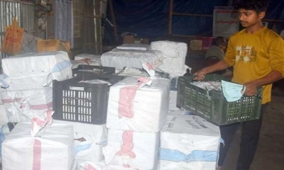 অফলাইনে ক্রেতা সংকট  অনলাইনেই জমজমাট