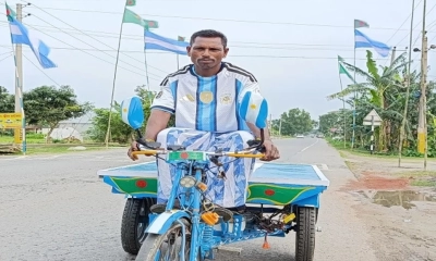 ঋণ নিয়ে আর্জেন্টিনার পতাকায় সাজিয়েছেন ভ্যান গাড়ি