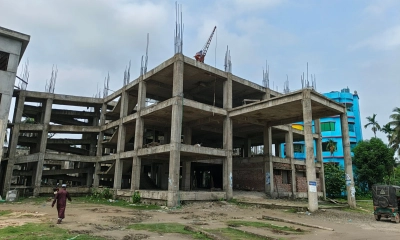 কোয়ার্টারে বন্দি চিকিৎসাসেবা