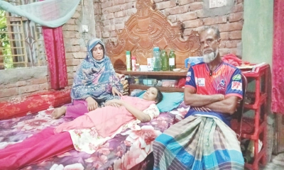৯ বছর ধরে বিছানায় বন্দি মুন্নি