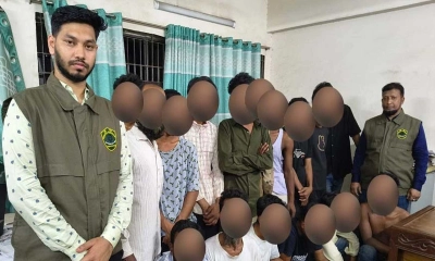 ভাটারায় দেশীয় অস্ত্রসহ গ্রেপ্তার ১৬