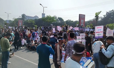 মোবাইল ব্যবসায়ীদের বিটিআরসি ভবন ঘেরাও