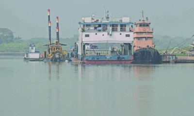 শরীয়তপুর–চাঁদপুর নৌরুটে ২ ফেরি বিকল, ভোগান্তিতে যাত্রীরা