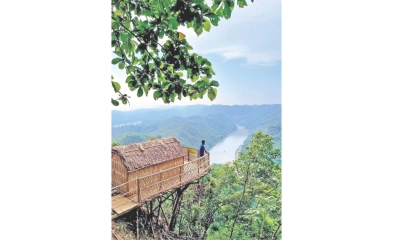 মাতামুহুরীর বাঁকে মেঘেদের বসতি