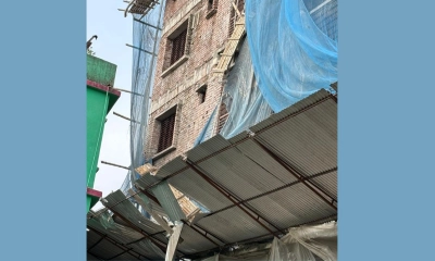 ৫ তলা থেকে পড়ে গেল ২ নির্মাণ শ্রমিক, একজন শঙ্কটাপন্ন