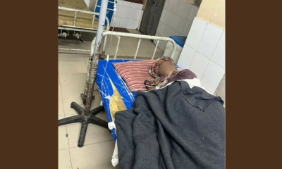 ফায়ার সার্ভিসের একটি দল গর্ভবতী নারীকে উদ্ধার করে গোয়ালন্দ উপজেলা স্বাস্থ্য কমপ্লেক্সে ভর্তি করে। ছবি- সংগৃহীত