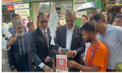 বাংলা কিউআর ব্যবহারে সচেতনতা বাড়াতে ডিবিবিএল অ্যাপে কেনাকাটা করলেন প্রধানমন্ত্রীর উপদেষ্টা