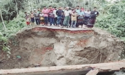শালিখায় সেতু ভেঙে যোগাযোগ বিচ্ছিন্ন, জনদুর্ভোগ