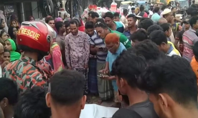 সাতসকালে সড়কে ঝরল ৩ শিক্ষার্থীর প্রাণ