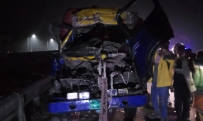 ঢাকা-মাওয়া মহাসড়কে নিয়ন্ত্রণ হারিয়ে পিকআপের ধাক্কা, নিহত ২ 