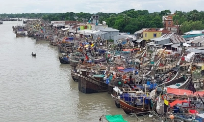বঙ্গোপসাগরে লঘুচাপ - ঘাটে ফিরেছে মাছ ধরা ট্রলার