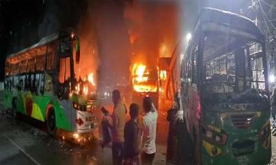 মধ্যরাতে রাজধানীতে দুর্বৃত্তপনা, তিন বাস-প্রাইভেটকারে আগুন