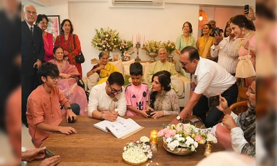 তিন সন্তানকে পাশে নিয়ে তৃতীয় বিয়ে করলেন আমির খান